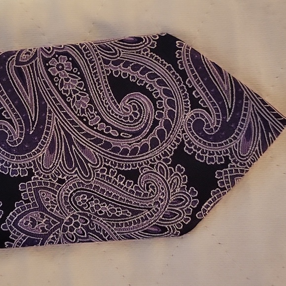 Men's Tie - Picture 3 of 6